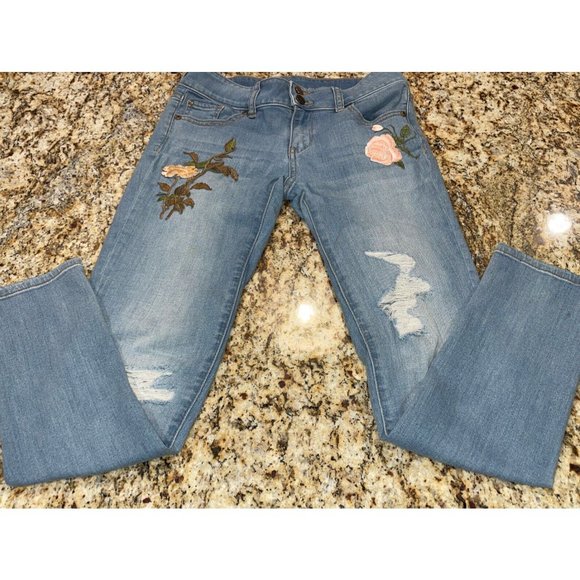 New York & Co SOHO Boyfriend Floral Embroidered Jeans Distressed Size 0 - Picture 7 of 11